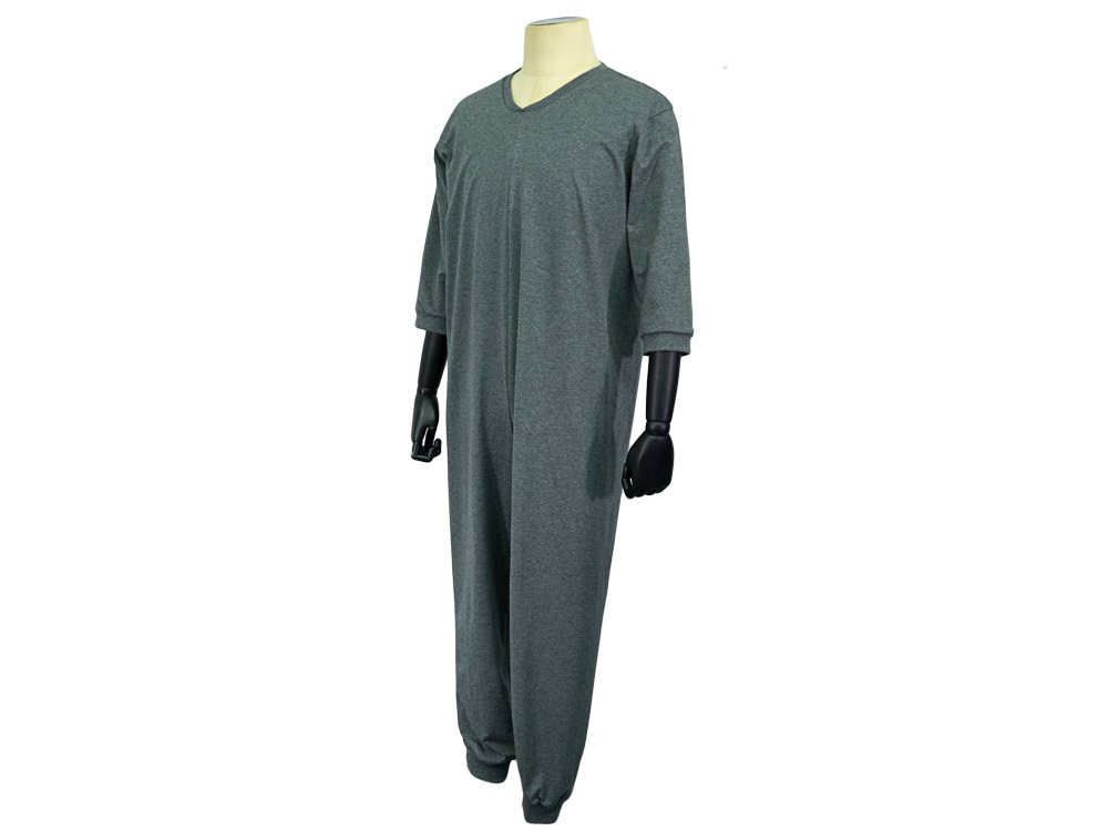 Puhla hygieniahaalari päällä, selkäpuolen vetoketju lukittuna